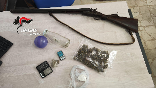 Campli - Droga e fucile in casa: arrestato 45enne